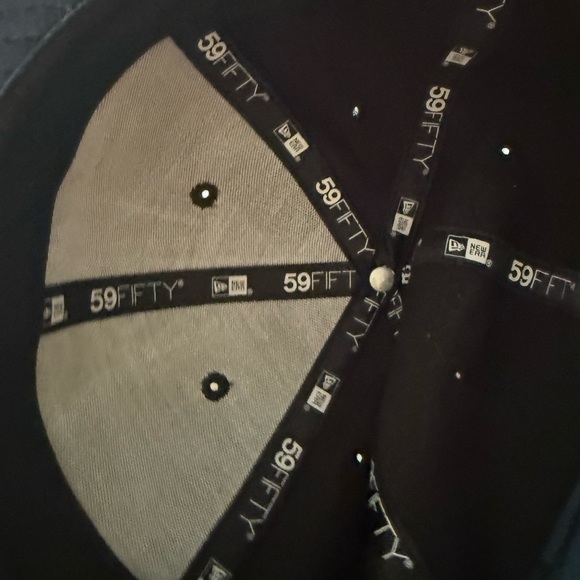 New Era Black and White Cap - Picture 4 of 5